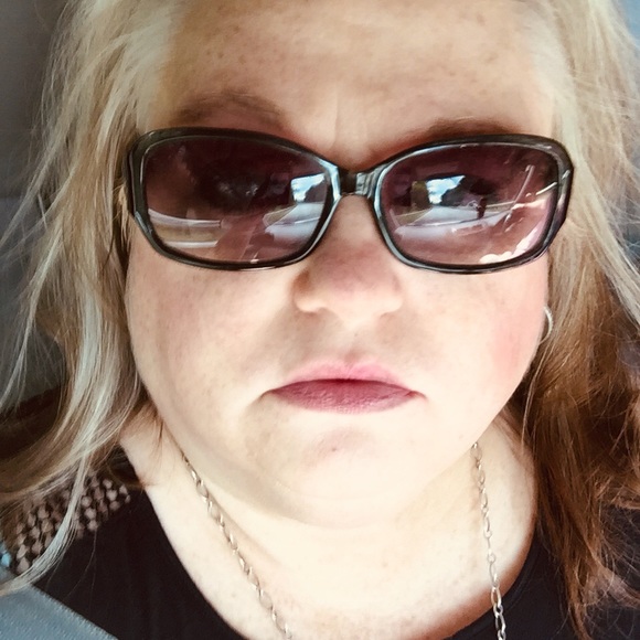 Meet your Posher, Teresa - Picture 2 of 2